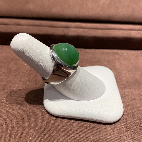 Sterling Silver Cabochon Jade Ring - Picture 2 of 3